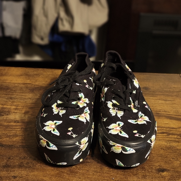 Vans Butterfly Pattern Platform Sneakers - Picture 2 of 5